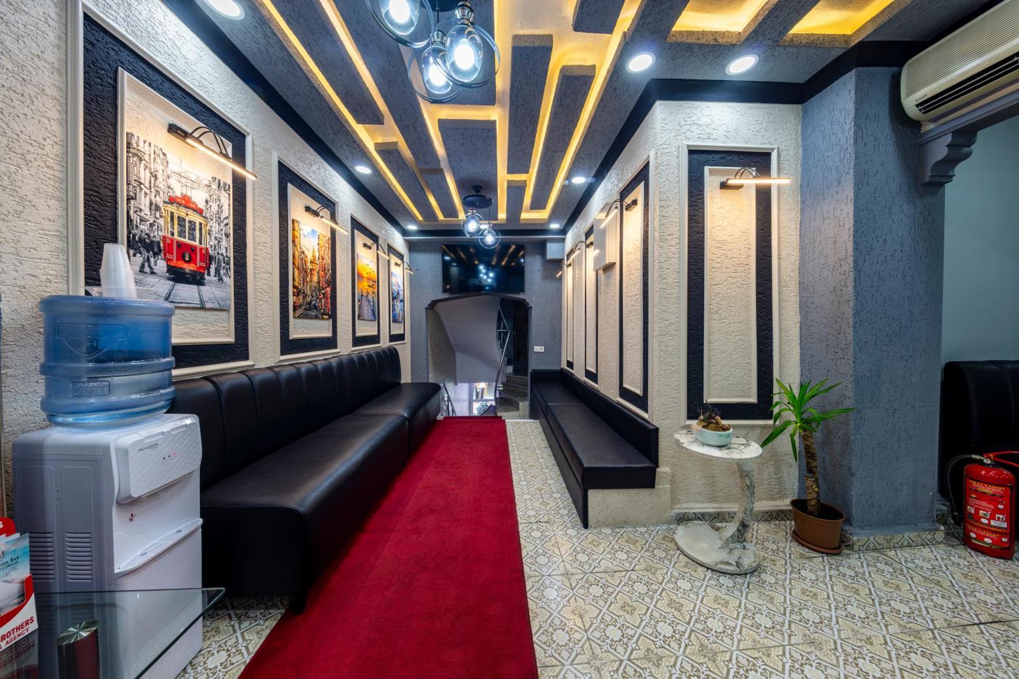 Отель Palace 3*